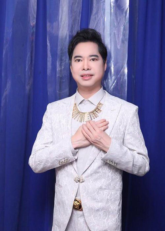 Ngọc Sơn: 10 năm thắp nhang cầu trời có người yêu và cuộc sống lẻ loi ở tuổi U60 - 1 Ngọc Sơn: 10 năm thắp nhang cầu trời có người yêu và cuộc sống lẻ loi ở tuổi U60 - 1