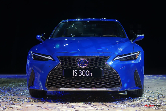 Ra mắt Lexus IS 2021 tại Việt Nam: 3 phiên bản, giá từ 2,13 tỷ đồng, đấu Mercedes-Benz C-Class và BMW 3-Series - 2 Ra mắt Lexus IS 2021 tại Việt Nam: 3 phiên bản, giá từ 2,13 tỷ đồng, đấu Mercedes-Benz C-Class và BMW 3-Series - 2
