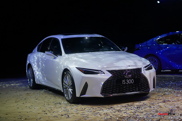 Ra mắt Lexus IS 2021 tại Việt Nam: 3 phiên bản, giá từ 2,13 tỷ đồng, đấu Mercedes-Benz C-Class và BMW 3-Series - 9 Ra mắt Lexus IS 2021 tại Việt Nam: 3 phiên bản, giá từ 2,13 tỷ đồng, đấu Mercedes-Benz C-Class và BMW 3-Series - 9