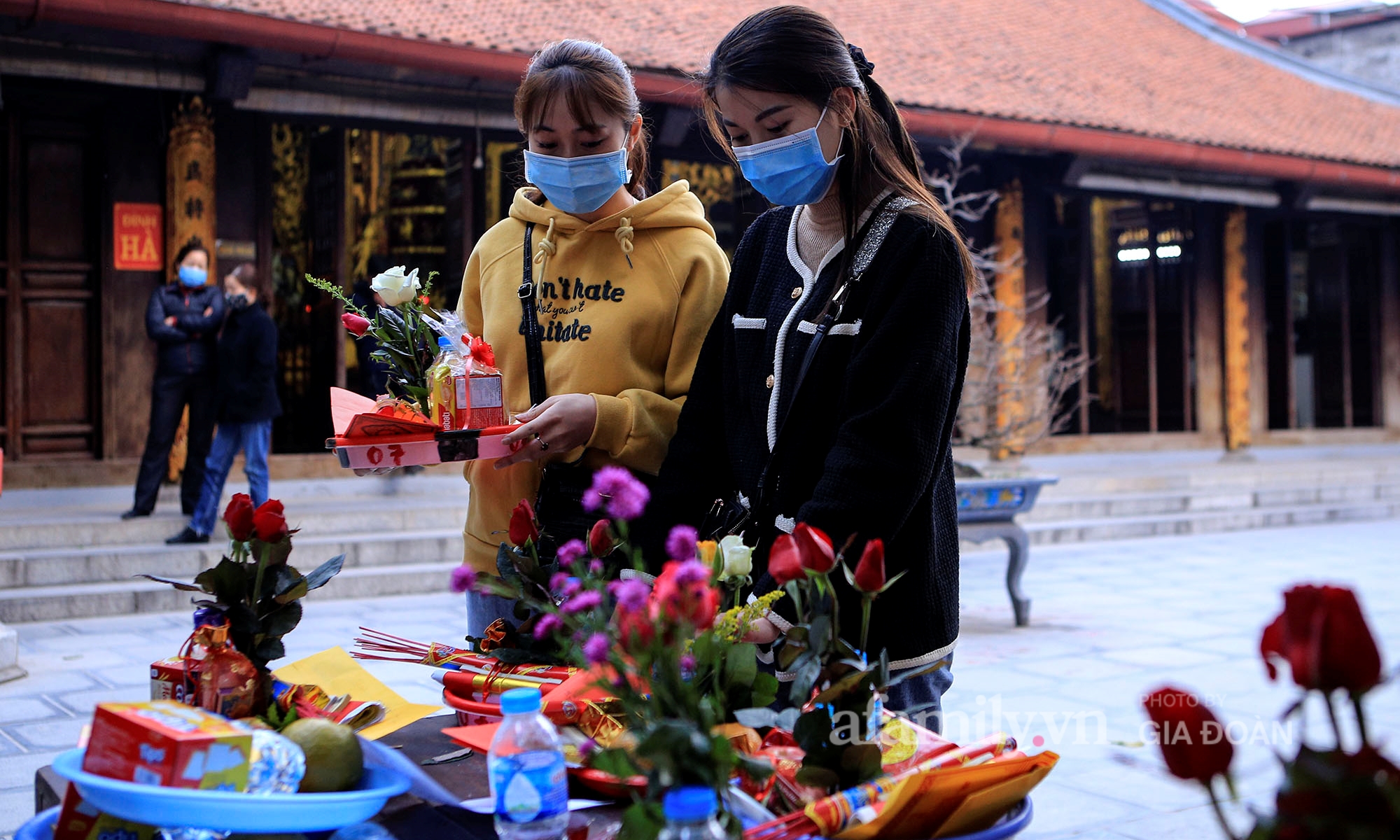Vớt vát hi vọng 'thoát ế', nam thanh nữ tú Hà Nội nô nức rủ nhau tới chùa Hà dâng lễ cầu duyên ngày mùng 1 cuối cùng trong năm - 1 Vớt vát hi vọng 'thoát ế', nam thanh nữ tú Hà Nội nô nức rủ nhau tới chùa Hà dâng lễ cầu duyên ngày mùng 1 cuối cùng trong năm - 1