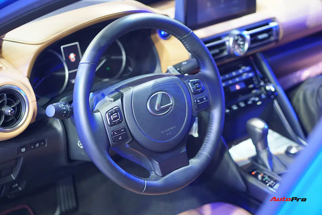 Ra mắt Lexus IS 2021 tại Việt Nam: 3 phiên bản, giá từ 2,13 tỷ đồng, đấu Mercedes-Benz C-Class và BMW 3-Series - 5 Ra mắt Lexus IS 2021 tại Việt Nam: 3 phiên bản, giá từ 2,13 tỷ đồng, đấu Mercedes-Benz C-Class và BMW 3-Series - 5
