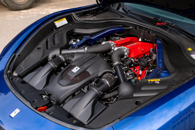 Soi chi tiết Ferrari Roma đầu tiên Việt Nam: Siêu xe 4 chỗ với thiết kế lạ mắt, nội thất còn gây bất ngờ hơn - 10 Soi chi tiết Ferrari Roma đầu tiên Việt Nam: Siêu xe 4 chỗ với thiết kế lạ mắt, nội thất còn gây bất ngờ hơn - 10