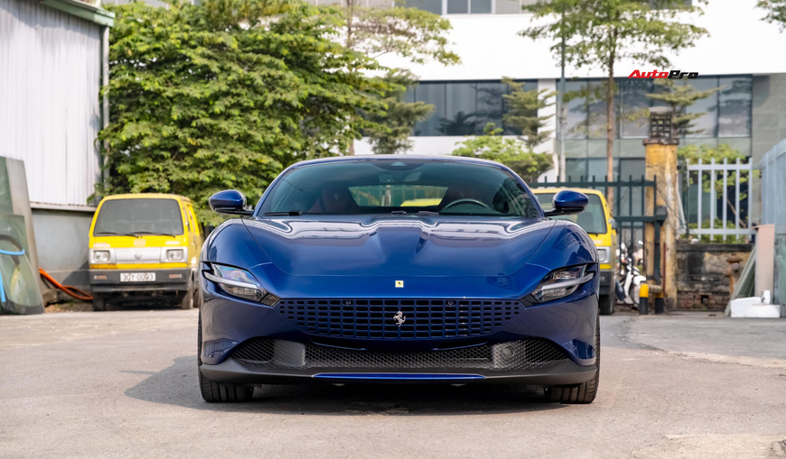 Soi chi tiết Ferrari Roma đầu tiên Việt Nam: Siêu xe 4 chỗ với thiết kế lạ mắt, nội thất còn gây bất ngờ hơn - 1 Soi chi tiết Ferrari Roma đầu tiên Việt Nam: Siêu xe 4 chỗ với thiết kế lạ mắt, nội thất còn gây bất ngờ hơn - 1