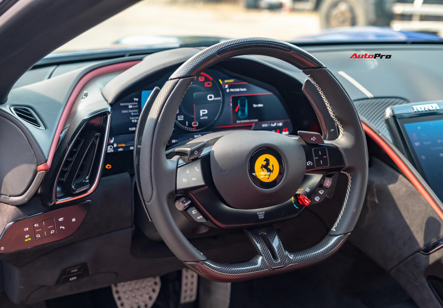 Soi chi tiết Ferrari Roma đầu tiên Việt Nam: Siêu xe 4 chỗ với thiết kế lạ mắt, nội thất còn gây bất ngờ hơn - 12 Soi chi tiết Ferrari Roma đầu tiên Việt Nam: Siêu xe 4 chỗ với thiết kế lạ mắt, nội thất còn gây bất ngờ hơn - 12