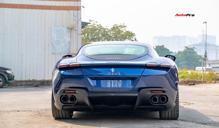 Soi chi tiết Ferrari Roma đầu tiên Việt Nam: Siêu xe 4 chỗ với thiết kế lạ mắt, nội thất còn gây bất ngờ hơn - 3 Soi chi tiết Ferrari Roma đầu tiên Việt Nam: Siêu xe 4 chỗ với thiết kế lạ mắt, nội thất còn gây bất ngờ hơn - 3