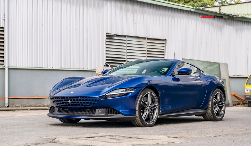 Soi chi tiết Ferrari Roma đầu tiên Việt Nam: Siêu xe 4 chỗ với thiết kế lạ mắt, nội thất còn gây bất ngờ hơn - 2 Soi chi tiết Ferrari Roma đầu tiên Việt Nam: Siêu xe 4 chỗ với thiết kế lạ mắt, nội thất còn gây bất ngờ hơn - 2