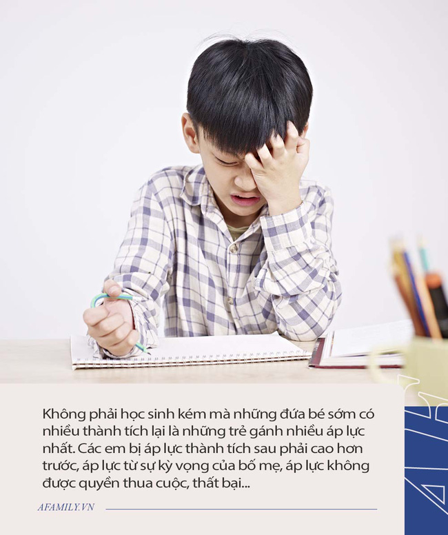 Mùa khoe bảng điểm lung linh của con lại về khiến dân mạng 'bội thực', 1 ông bố ở TP.HCM mệt mỏi đến mức phải ra thông báo cực rắn như này - 2 Mùa khoe bảng điểm lung linh của con lại về khiến dân mạng 'bội thực', 1 ông bố ở TP.HCM mệt mỏi đến mức phải ra thông báo cực rắn như này - 2