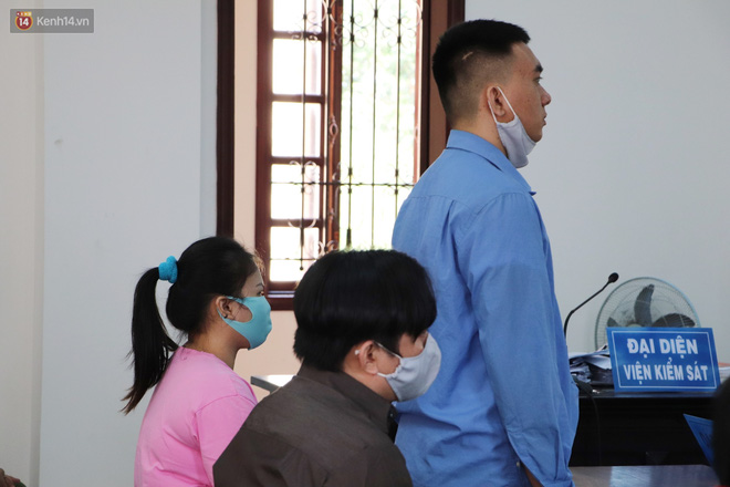 Nữ bị cáo lạnh lùng khai đốt nhựa nhỏ vào người, lấy dây xích sắt tra tấn thai phụ 18 tuổi đến sảy thai - 1 Nữ bị cáo lạnh lùng khai đốt nhựa nhỏ vào người, lấy dây xích sắt tra tấn thai phụ 18 tuổi đến sảy thai - 1