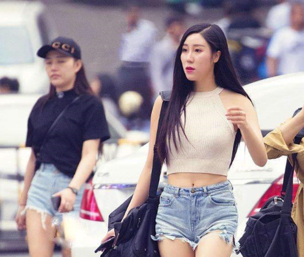 Người mẹ đi họp phụ huynh, hôm sau con gái bị tẩy chay vì lý do khiến người lớn phải tự nhìn lại mình Người mẹ đi họp phụ huynh, hôm sau con gái bị tẩy chay vì lý do khiến người lớn phải tự nhìn lại mình