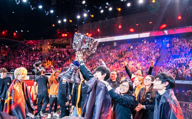 Bỏ gần 300 triệu đồng để đưa con mình vào trường học eSports, nhiều phụ huynh nhận về cái kết đắng! Bỏ gần 300 triệu đồng để đưa con mình vào trường học eSports, nhiều phụ huynh nhận về cái kết đắng!