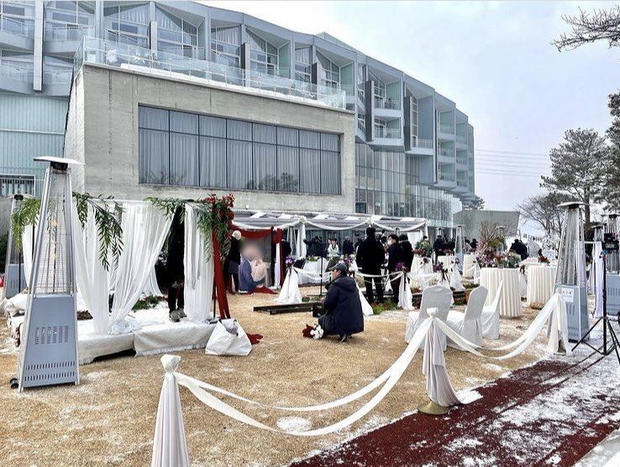 Lộ hậu trường Penthouse 2, nhìn qua là biết đám cưới của ác nữ và trùm ác ma rồi! Lộ hậu trường Penthouse 2, nhìn qua là biết đám cưới của ác nữ và trùm ác ma rồi!