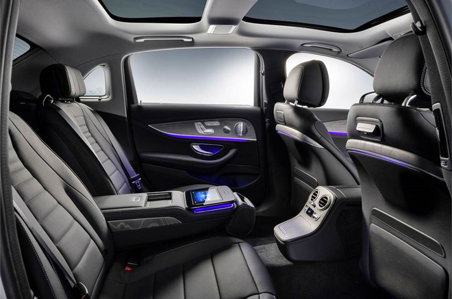 Mercedes-Benz E-Class 2021 bất ngờ xuất hiện tại Việt Nam: Thiết kế mỹ miều, ra mắt sẽ đe dọa BMW 5-Series - 8 Mercedes-Benz E-Class 2021 bất ngờ xuất hiện tại Việt Nam: Thiết kế mỹ miều, ra mắt sẽ đe dọa BMW 5-Series - 8