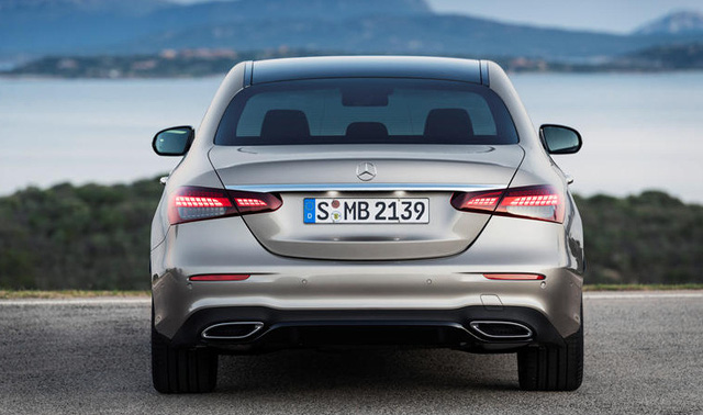 Mercedes-Benz E-Class 2021 bất ngờ xuất hiện tại Việt Nam: Thiết kế mỹ miều, ra mắt sẽ đe dọa BMW 5-Series - 6 Mercedes-Benz E-Class 2021 bất ngờ xuất hiện tại Việt Nam: Thiết kế mỹ miều, ra mắt sẽ đe dọa BMW 5-Series - 6