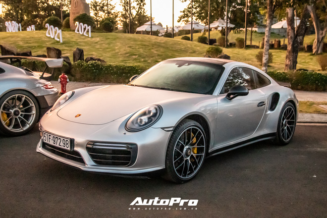 Doanh nhân Đặng Lê Nguyên Vũ trưng dàn xe hơn 100 tỷ đồng: Bộ sưu tập Porsche 911 và Mercedes SLS AMG khiến dân chơi xe phải kính nể - 5 Doanh nhân Đặng Lê Nguyên Vũ trưng dàn xe hơn 100 tỷ đồng: Bộ sưu tập Porsche 911 và Mercedes SLS AMG khiến dân chơi xe phải kính nể - 5