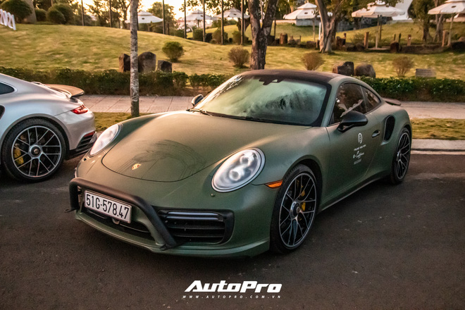 Doanh nhân Đặng Lê Nguyên Vũ trưng dàn xe hơn 100 tỷ đồng: Bộ sưu tập Porsche 911 và Mercedes SLS AMG khiến dân chơi xe phải kính nể - 4 Doanh nhân Đặng Lê Nguyên Vũ trưng dàn xe hơn 100 tỷ đồng: Bộ sưu tập Porsche 911 và Mercedes SLS AMG khiến dân chơi xe phải kính nể - 4