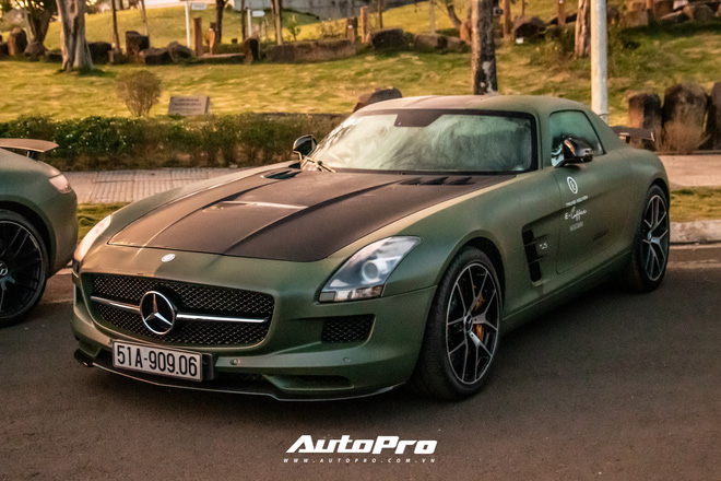 Doanh nhân Đặng Lê Nguyên Vũ trưng dàn xe hơn 100 tỷ đồng: Bộ sưu tập Porsche 911 và Mercedes SLS AMG khiến dân chơi xe phải kính nể - 10 Doanh nhân Đặng Lê Nguyên Vũ trưng dàn xe hơn 100 tỷ đồng: Bộ sưu tập Porsche 911 và Mercedes SLS AMG khiến dân chơi xe phải kính nể - 10