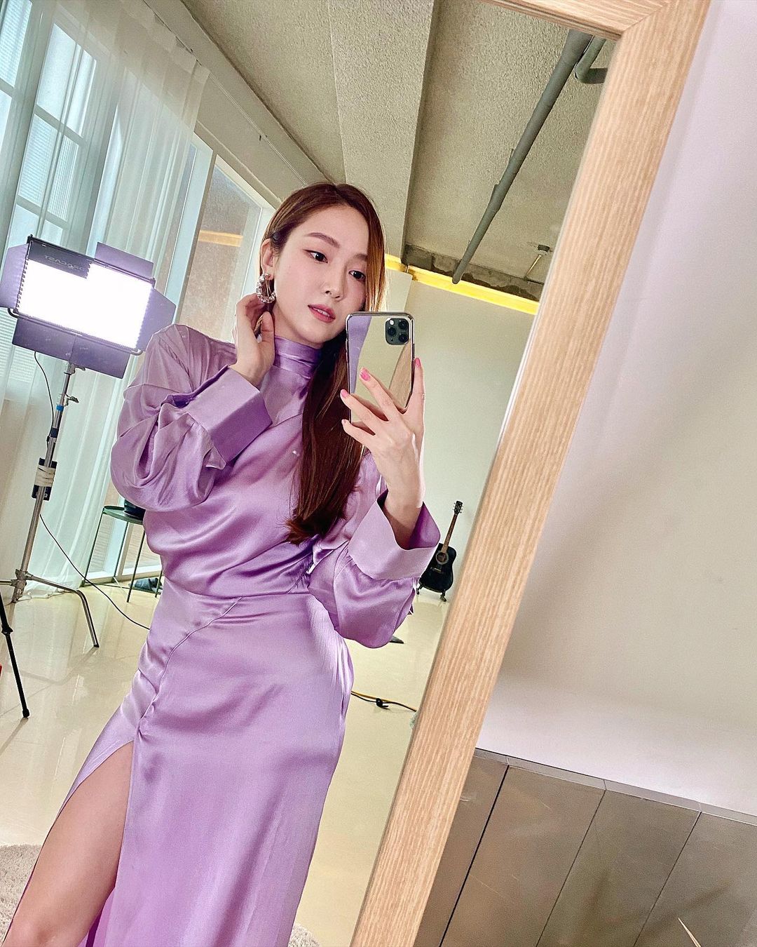 Jessica, Sooyoung đụng hàng nhưng khác quá: Người diện giày hiệu, người đi dép lê vẫn khoe được dáng nuột - 1 Jessica, Sooyoung đụng hàng nhưng khác quá: Người diện giày hiệu, người đi dép lê vẫn khoe được dáng nuột - 1
