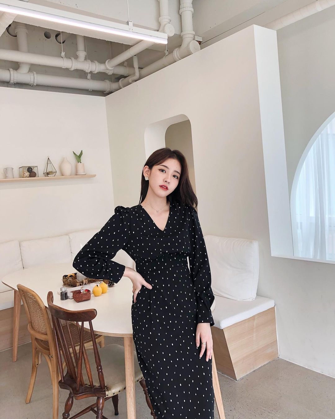 Nhất định phải 'hốt' về 3 kiểu váy họa tiết này cho Tết vì diện lên cứ xinh lung linh, lại cực sang chảnh chứ không sến - 6 Nhất định phải 'hốt' về 3 kiểu váy họa tiết này cho Tết vì diện lên cứ xinh lung linh, lại cực sang chảnh chứ không sến - 6