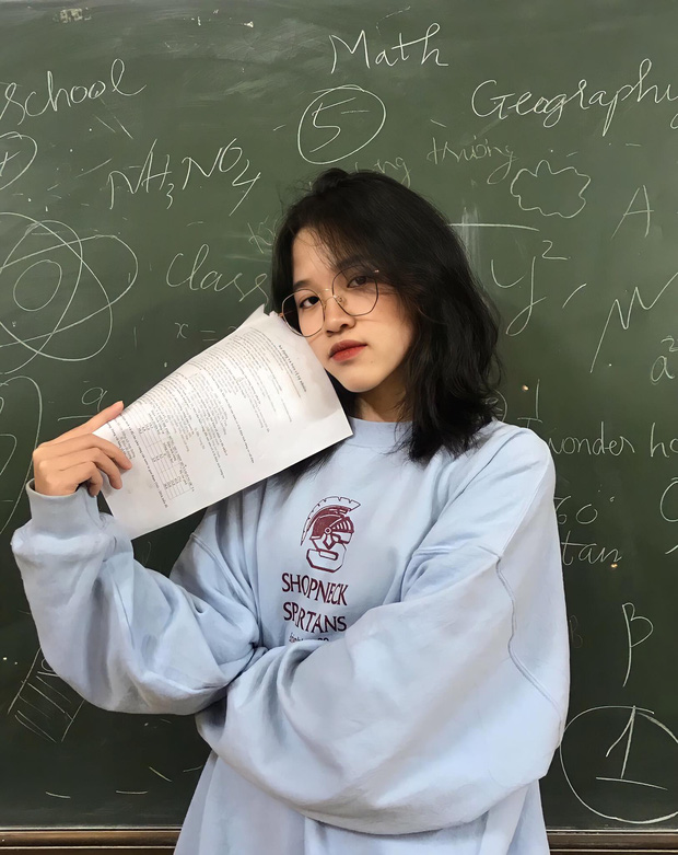 Nữ sinh khác một trời một vực khi đi học mùa hè và mùa đông: Ai bảo nhan sắc không thể đổi trắng thay đen! - 4 Nữ sinh khác một trời một vực khi đi học mùa hè và mùa đông: Ai bảo nhan sắc không thể đổi trắng thay đen! - 4