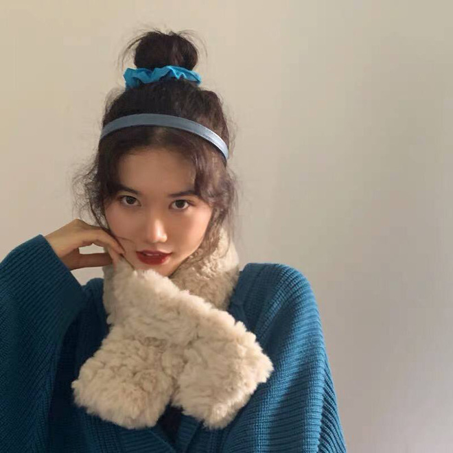 4 mẫu khăn quàng hot trend của mùa đông năm nay, đã ấm còn xinh thì tội gì mà không tậu lấy một em - 13 4 mẫu khăn quàng hot trend của mùa đông năm nay, đã ấm còn xinh thì tội gì mà không tậu lấy một em - 13