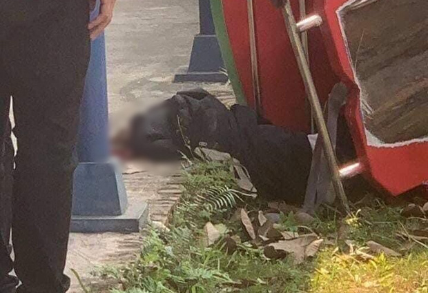 Nữ sinh kể lại giây phút kinh hoàng toa tàu lượn vỡ đôi, văng khỏi đường ray: Mở mắt thấy bạn bị khung xe chèn vào bụng, rơi xuống dưới bãi cỏ - 1 Nữ sinh kể lại giây phút kinh hoàng toa tàu lượn vỡ đôi, văng khỏi đường ray: Mở mắt thấy bạn bị khung xe chèn vào bụng, rơi xuống dưới bãi cỏ - 1