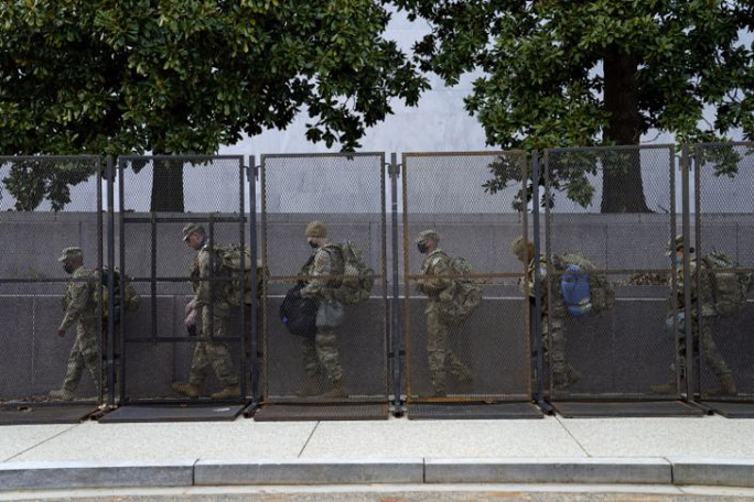 Mỹ: Hàng chục ngàn Vệ binh Quốc gia không ngừng đổ về Washington - 1 Mỹ: Hàng chục ngàn Vệ binh Quốc gia không ngừng đổ về Washington - 1