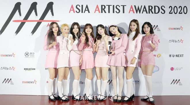 4 nhóm nữ nhà JYP đều mê diện váy ngắn nhưng style khác biệt hoàn toàn: Twice mê thanh lịch, đến ITZY lại chuộng cá tính - 3 4 nhóm nữ nhà JYP đều mê diện váy ngắn nhưng style khác biệt hoàn toàn: Twice mê thanh lịch, đến ITZY lại chuộng cá tính - 3