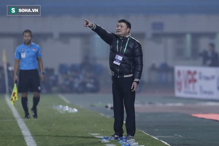 HLV Trương Việt Hoàng trần tình lý do ĐKVĐ V.League thua sốc, đá vật vờ như 'rắn mắt đầu' - 1 HLV Trương Việt Hoàng trần tình lý do ĐKVĐ V.League thua sốc, đá vật vờ như 'rắn mắt đầu' - 1