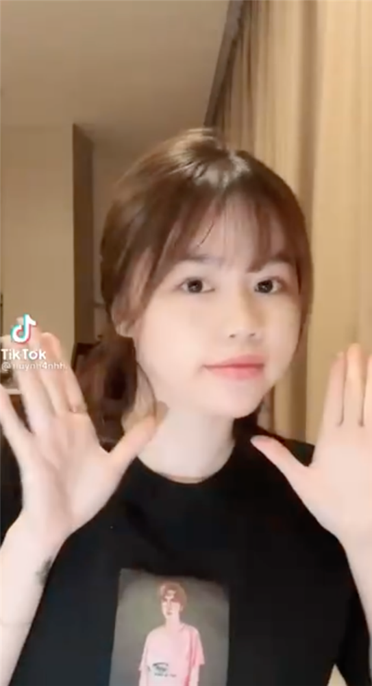 Dân mạng lại xôn xao đặt nghi vấn Huỳnh Anh hẹn hò rapper RTee khi cô nàng có động thái này - 3 Dân mạng lại xôn xao đặt nghi vấn Huỳnh Anh hẹn hò rapper RTee khi cô nàng có động thái này - 3
