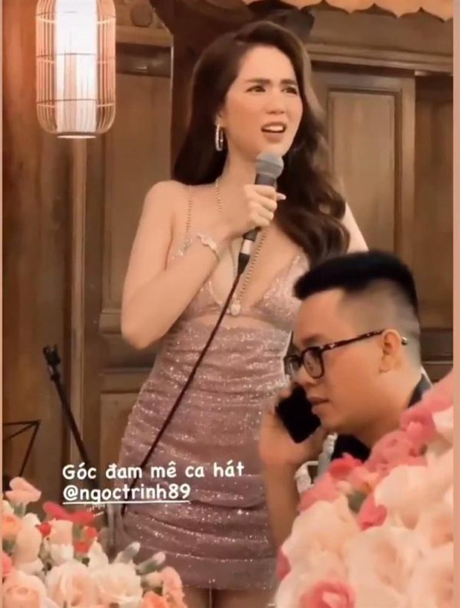 Fanboy khoe ảnh cận body Ngọc Trinh khi bị chụp vội bằng camera thường: Vòng 1 'mất tích', có sexy như lời đồn? - 3 Fanboy khoe ảnh cận body Ngọc Trinh khi bị chụp vội bằng camera thường: Vòng 1 'mất tích', có sexy như lời đồn? - 3