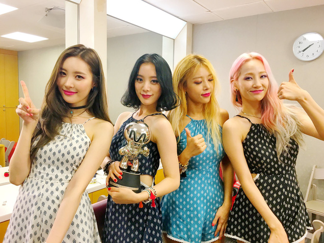 4 nhóm nữ nhà JYP đều mê diện váy ngắn nhưng style khác biệt hoàn toàn: Twice mê thanh lịch, đến ITZY lại chuộng cá tính 4 nhóm nữ nhà JYP đều mê diện váy ngắn nhưng style khác biệt hoàn toàn: Twice mê thanh lịch, đến ITZY lại chuộng cá tính