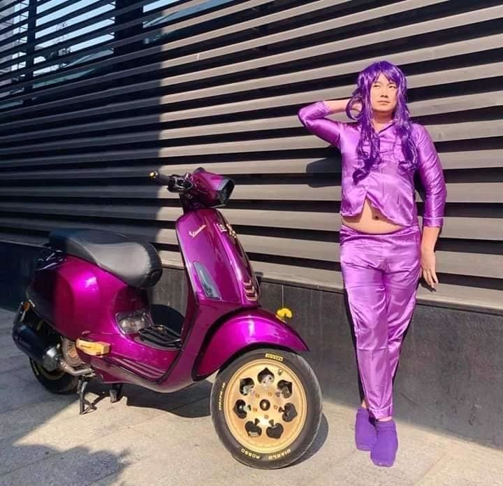 Chàng trai gây sốt với màn tạo dáng 'bá đạo' và phong cách thời trang 'tím lịm tìm sim' từ đầu tới chân - 3 Chàng trai gây sốt với màn tạo dáng 'bá đạo' và phong cách thời trang 'tím lịm tìm sim' từ đầu tới chân - 3