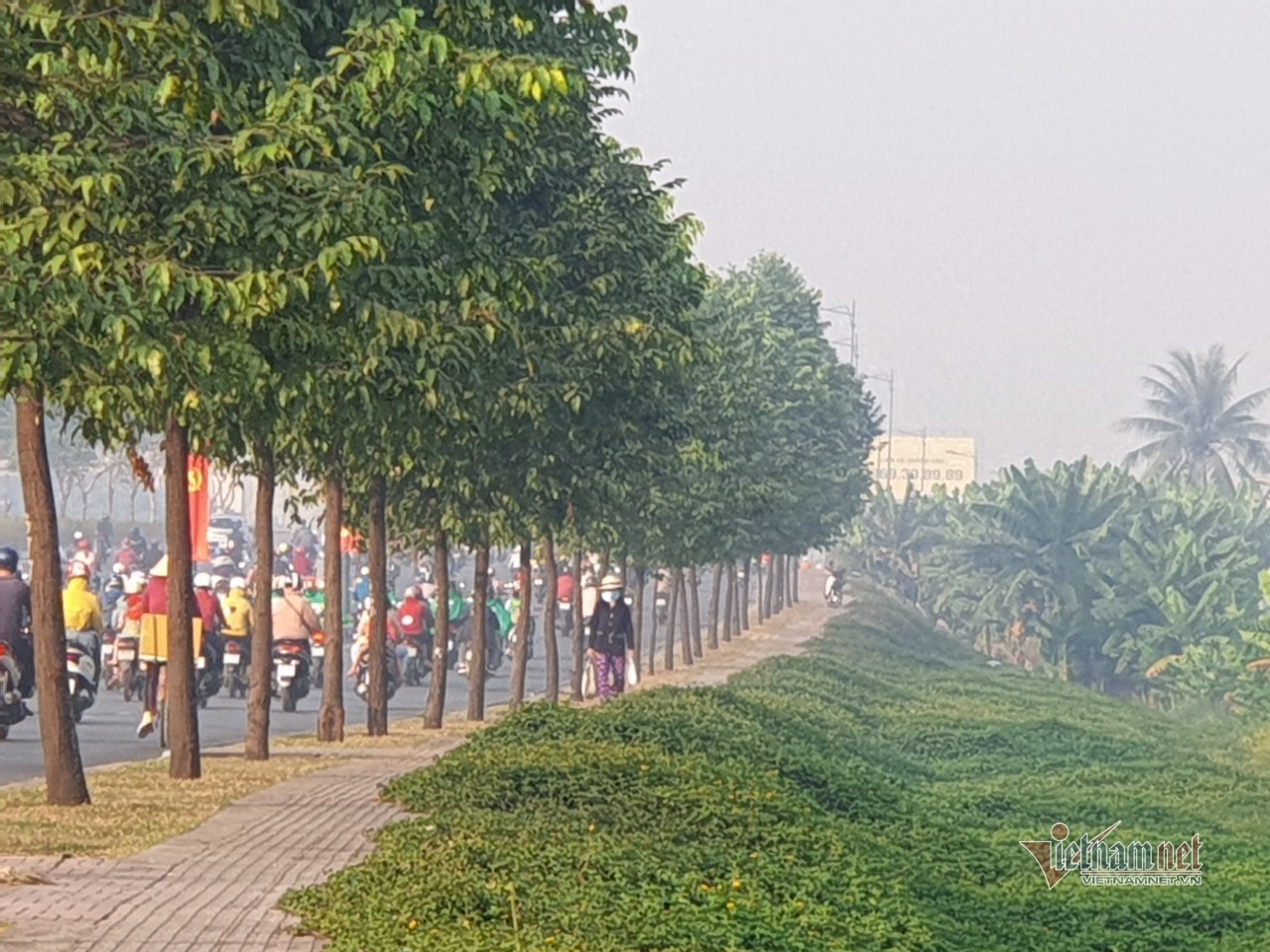 Video ảnh: Sương mù bao trùm Sài Gòn từ sáng đến trưa - 9 Video ảnh: Sương mù bao trùm Sài Gòn từ sáng đến trưa - 9