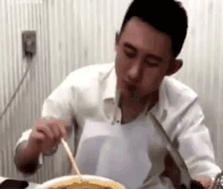 Dở khóc dở cười với các 'thánh đại lãn': Đến ăn cũng ăn kiểu lười thì chịu rồi! - 3 Dở khóc dở cười với các 'thánh đại lãn': Đến ăn cũng ăn kiểu lười thì chịu rồi! - 3