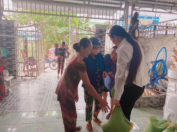 Vợ Vân Quang Long đăng status dài nói rõ chi tiết tiền phúng điếu và mối quan hệ với bố mẹ chồng sau lễ an táng - 1 Vợ Vân Quang Long đăng status dài nói rõ chi tiết tiền phúng điếu và mối quan hệ với bố mẹ chồng sau lễ an táng - 1