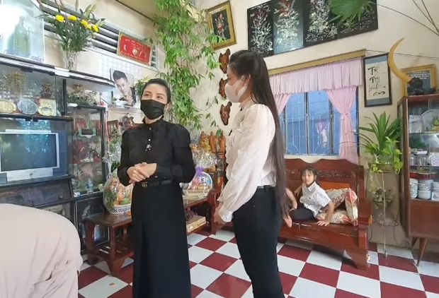 Vợ Vân Quang Long đăng status dài nói rõ chi tiết tiền phúng điếu và mối quan hệ với bố mẹ chồng sau lễ an táng - 4 Vợ Vân Quang Long đăng status dài nói rõ chi tiết tiền phúng điếu và mối quan hệ với bố mẹ chồng sau lễ an táng - 4