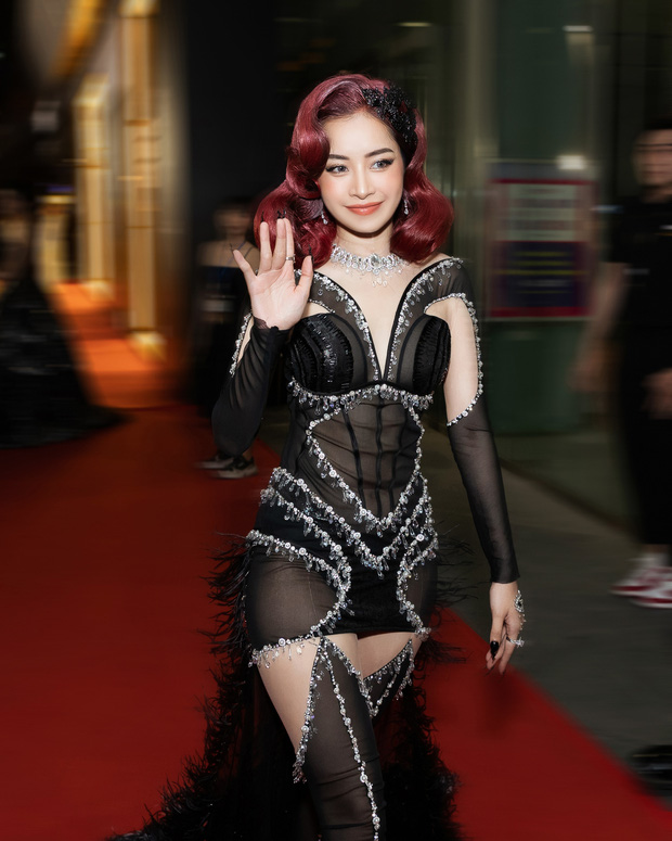 Chi Pu là mỹ nhân lên đồ 'chiến' nhất WeChoice Awards 2020, độ 'bốc' tăng dần theo năm tháng Chi Pu là mỹ nhân lên đồ 'chiến' nhất WeChoice Awards 2020, độ 'bốc' tăng dần theo năm tháng