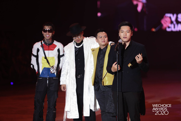 Võ Hoàng Yến tiết lộ lý do đọc tên Rap Việt nhấn nhá đầy hài hước tại Gala WeChoice Awards 2020 Võ Hoàng Yến tiết lộ lý do đọc tên Rap Việt nhấn nhá đầy hài hước tại Gala WeChoice Awards 2020