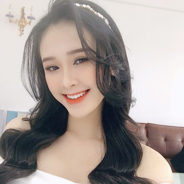 Á khôi Sinh viên Việt Nam từ chối đại gia ngỏ lời 'giúp đỡ' thăng tiến - 12 Á khôi Sinh viên Việt Nam từ chối đại gia ngỏ lời 'giúp đỡ' thăng tiến - 12
