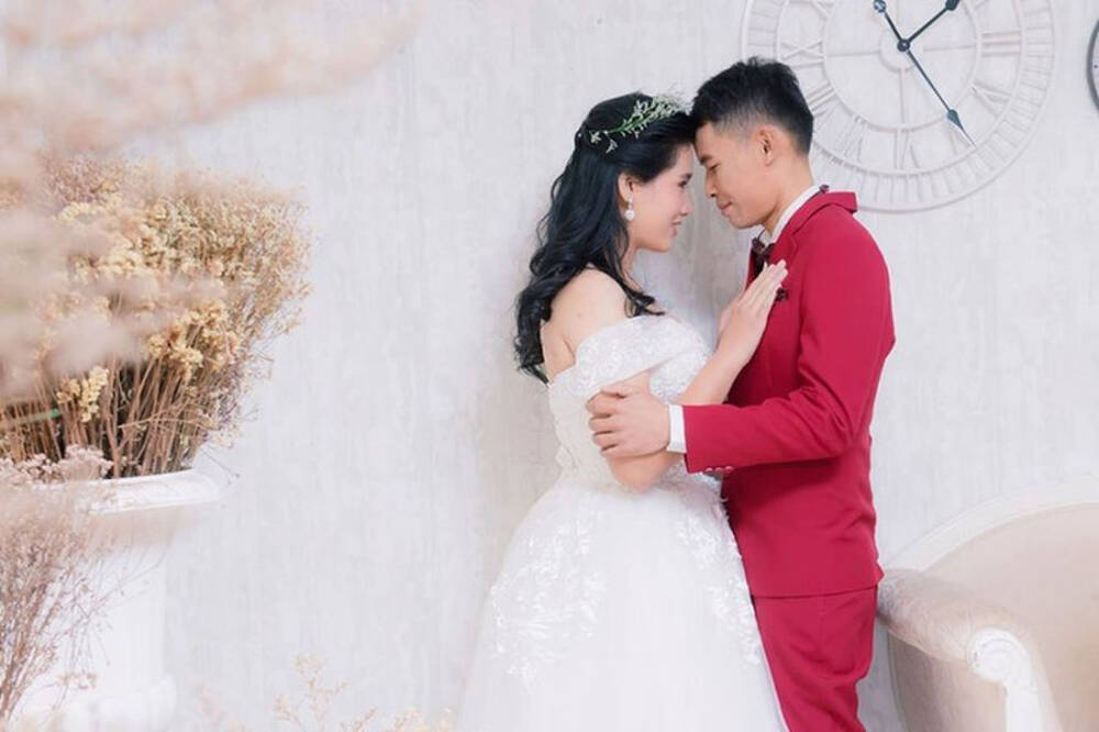 Cuộc hôn nhân không như mơ của chàng trai 'mặt quỷ' và 'vợ tiên' - 2 Cuộc hôn nhân không như mơ của chàng trai 'mặt quỷ' và 'vợ tiên' - 2