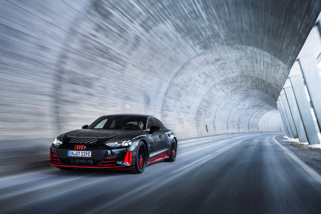 Audi E-Tron GT - Kỳ phùng địch thủ Porsche Taycan chốt lịch ra mắt đầu tháng 2 - 3 Audi E-Tron GT - Kỳ phùng địch thủ Porsche Taycan chốt lịch ra mắt đầu tháng 2 - 3