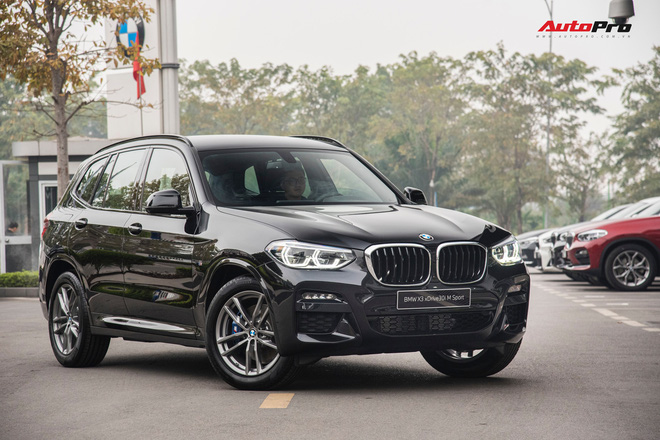 Rẻ hơn nửa tỷ, chọn Mercedes-Benz GLC 300 lắp ráp hay BMW X3 xDrive30i nhập 'full option'? - 1 Rẻ hơn nửa tỷ, chọn Mercedes-Benz GLC 300 lắp ráp hay BMW X3 xDrive30i nhập 'full option'? - 1