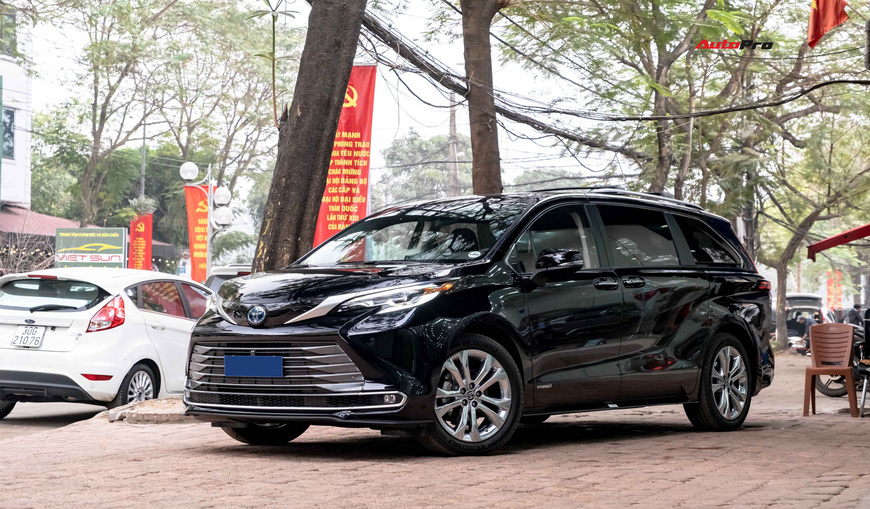 Chi tiết Toyota Sienna 2021 đầu tiên Việt Nam: Ngoài hầm hố như SUV, trong sang xịn chuẩn minivan cho nhà giàu - 2 Chi tiết Toyota Sienna 2021 đầu tiên Việt Nam: Ngoài hầm hố như SUV, trong sang xịn chuẩn minivan cho nhà giàu - 2