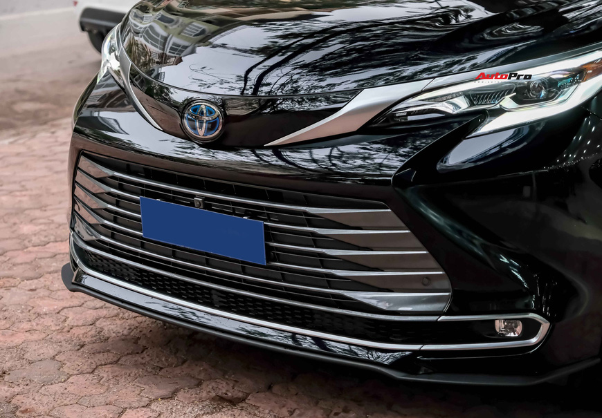 Chi tiết Toyota Sienna 2021 đầu tiên Việt Nam: Ngoài hầm hố như SUV, trong sang xịn chuẩn minivan cho nhà giàu - 4 Chi tiết Toyota Sienna 2021 đầu tiên Việt Nam: Ngoài hầm hố như SUV, trong sang xịn chuẩn minivan cho nhà giàu - 4