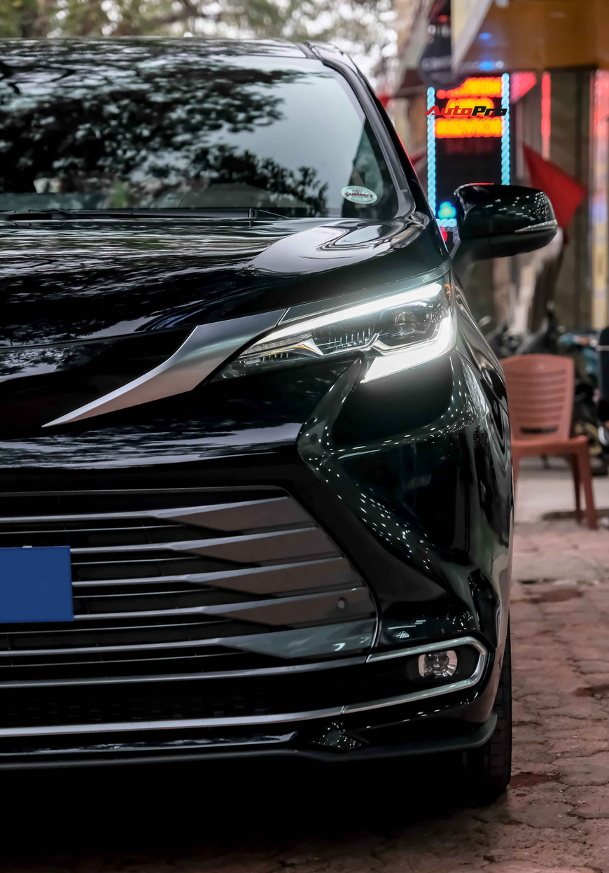 Chi tiết Toyota Sienna 2021 đầu tiên Việt Nam: Ngoài hầm hố như SUV, trong sang xịn chuẩn minivan cho nhà giàu - 8 Chi tiết Toyota Sienna 2021 đầu tiên Việt Nam: Ngoài hầm hố như SUV, trong sang xịn chuẩn minivan cho nhà giàu - 8