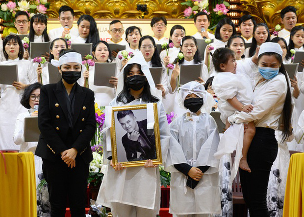 Tuấn Hưng, Phan Đinh Tùng cùng dàn sao Việt cùng góp mặt trong đêm nhạc gây quỹ cho 3 con cố ca sĩ Vân Quang Long - 2 Tuấn Hưng, Phan Đinh Tùng cùng dàn sao Việt cùng góp mặt trong đêm nhạc gây quỹ cho 3 con cố ca sĩ Vân Quang Long - 2