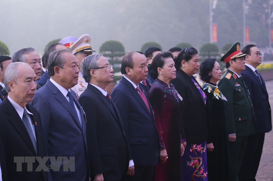 Đại biểu dự Đại hội XIII của Đảng vào Lăng viếng Chủ tịch Hồ Chí Minh - 3 Đại biểu dự Đại hội XIII của Đảng vào Lăng viếng Chủ tịch Hồ Chí Minh - 3