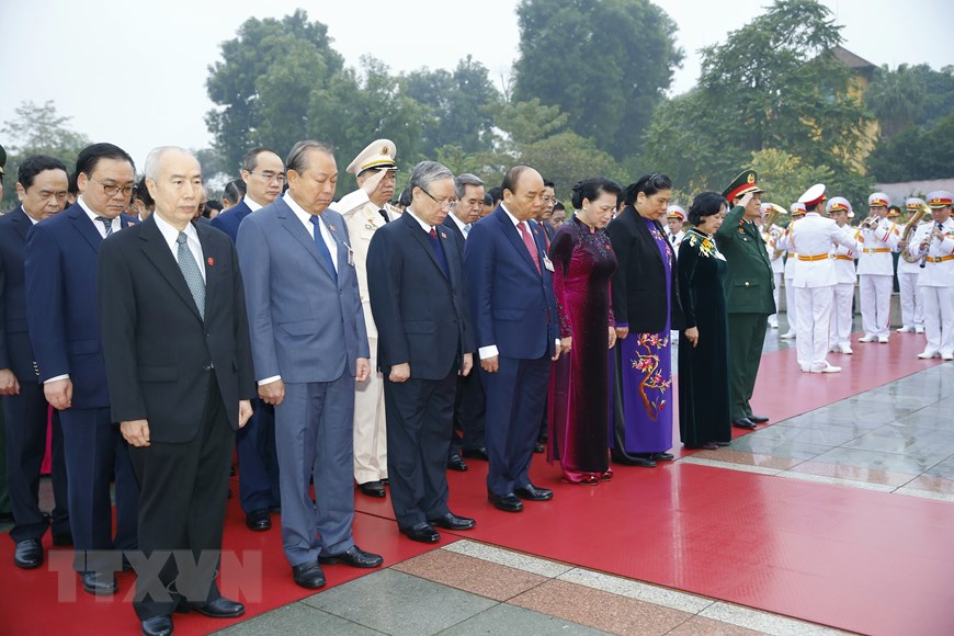 Đại biểu dự Đại hội XIII của Đảng vào Lăng viếng Chủ tịch Hồ Chí Minh - 8 Đại biểu dự Đại hội XIII của Đảng vào Lăng viếng Chủ tịch Hồ Chí Minh - 8