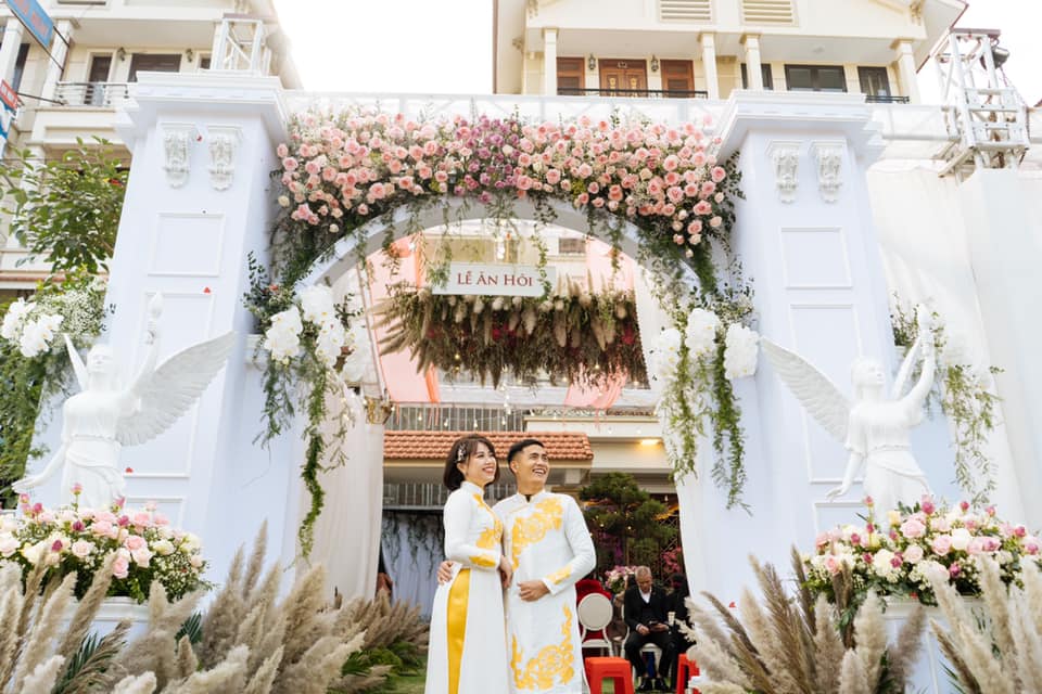 Không tin nổi khi cô dâu trong đám cưới tiền tỷ với dàn xe rước dâu 300 ô tô sang xịn ở Bắc Ninh tiết lộ bất ngờ về thân phận của chú rể - 3 Không tin nổi khi cô dâu trong đám cưới tiền tỷ với dàn xe rước dâu 300 ô tô sang xịn ở Bắc Ninh tiết lộ bất ngờ về thân phận của chú rể - 3
