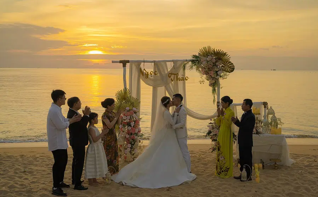 Không tin nổi khi cô dâu trong đám cưới tiền tỷ với dàn xe rước dâu 300 ô tô sang xịn ở Bắc Ninh tiết lộ bất ngờ về thân phận của chú rể - 16 Không tin nổi khi cô dâu trong đám cưới tiền tỷ với dàn xe rước dâu 300 ô tô sang xịn ở Bắc Ninh tiết lộ bất ngờ về thân phận của chú rể - 16